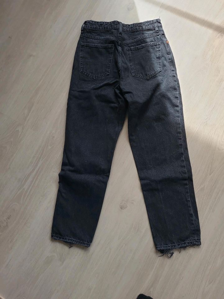 Jeans Gr. 36 in Babenhausen