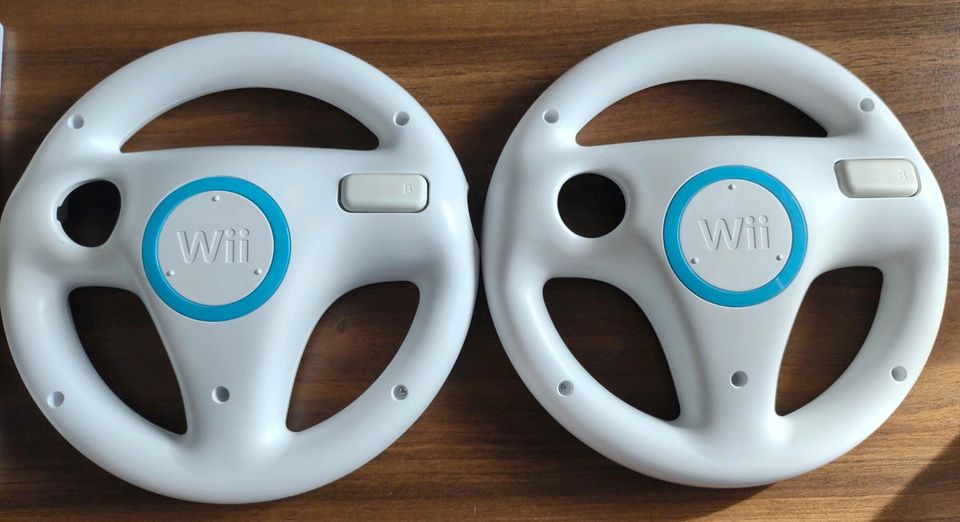Nintendo Wii Mario Kart Wii mit 2x Wii Wheel Lenkrad in Augsburg