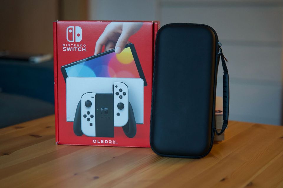 Switch OLED + passende Tragetasche in Lübben