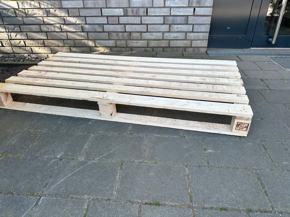 Holzpalette 160x80 cm in Hamburg