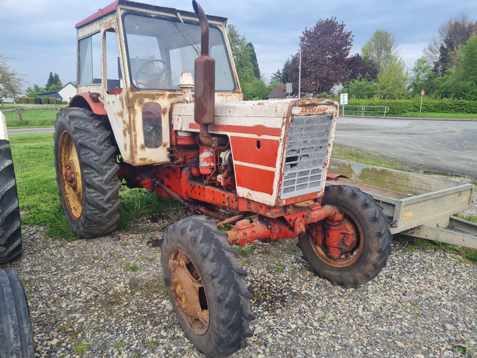 Belarus 684 Allrad Traktor servolenkung in Menden