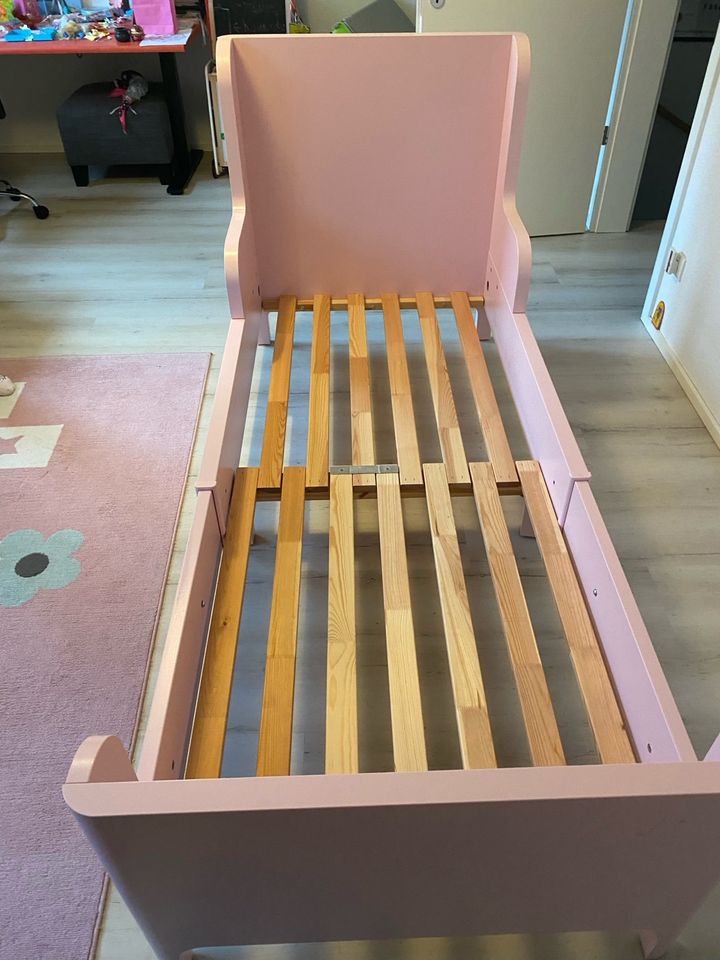 Ikea BUSUNGE ausziehbares Bettgestell in Velbert