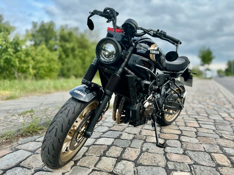 Yamaha XSR 700 - BJ 2022 mit Shark SRC 4 Auspuff & Restgarantie in Berlin