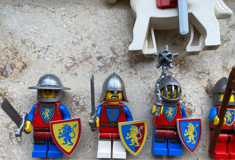 Lego Löwenritter Set 5 Minifiguren Ritter mit Pferd in Köln