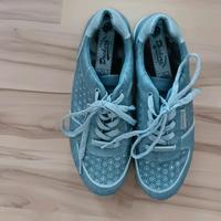 Biete wenig getragene Damen Sneaker Gr.40 Sachsen - Lößnitz Vorschau