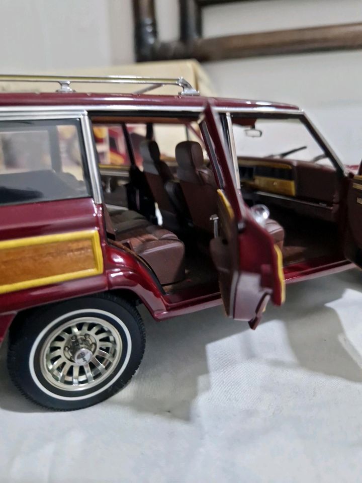 Modellauto 1:18 Jeep Grond Wagoner Autoart Millenium in Krempe