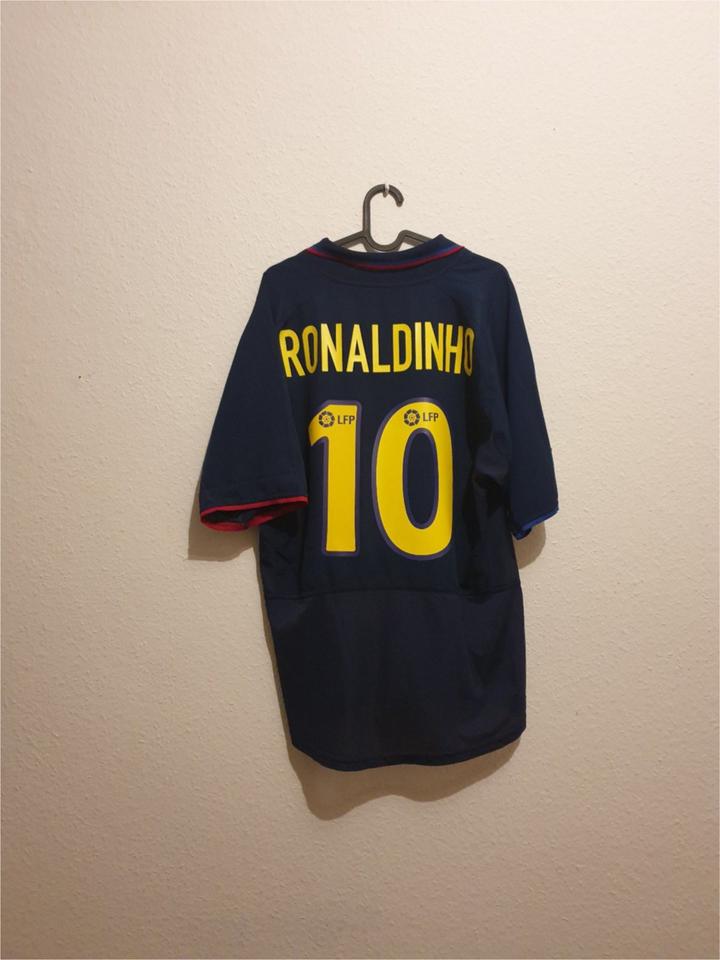 Original FC Barcelona Trikot | Ronaldinho 10 | 2002 2003 2004 | L in Berlin