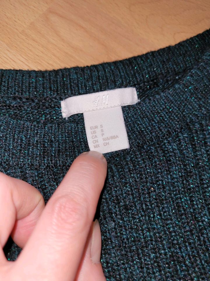 Sehr guter Zustand * grüner H&M Pullover Gr. S, Glitzerfäden in Leipzig