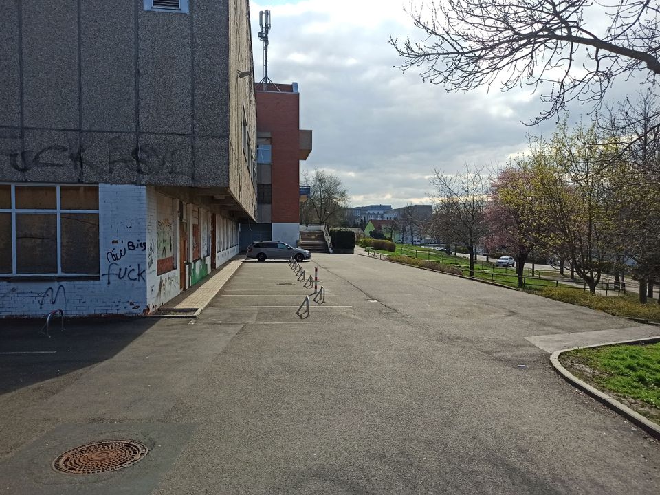 Außenstellplätze in der Stielerstraße, perfekt für Ihren PKW mit schneller Anbindung an die L1052 in Erfurt