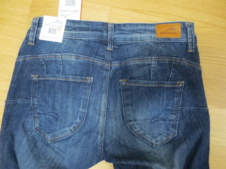 NEU, Jeans, gerader Schnitt, Gr. 27 / S, dk. blau in Laufen