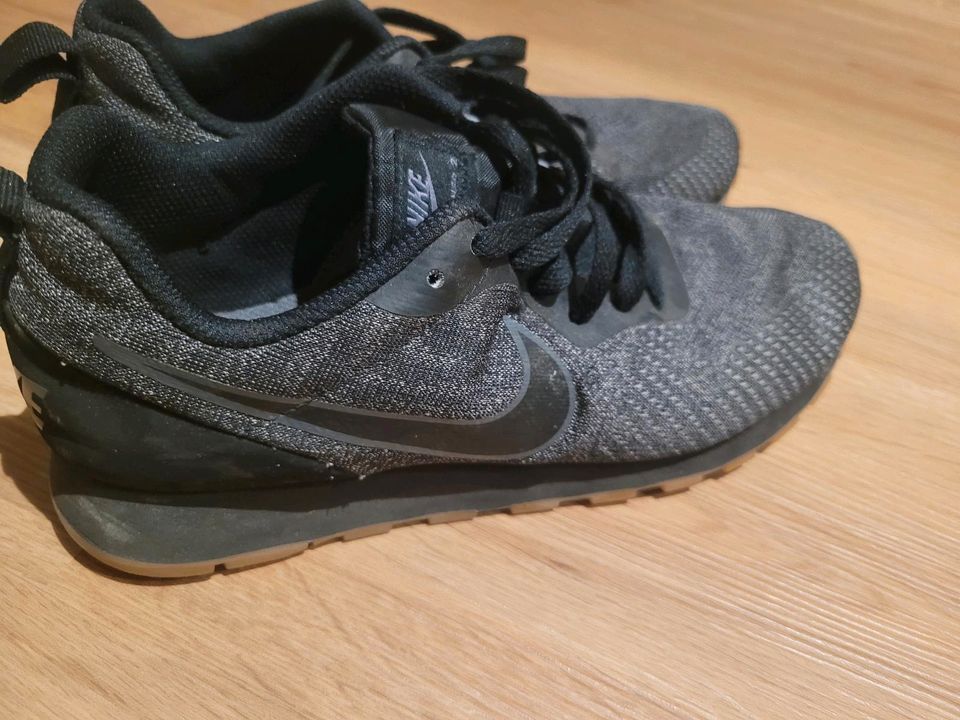 Nike Herren MD Runner 2 Grau Größe 42 in Hessen - Gelnhausen | eBay  Kleinanzeigen ist jetzt Kleinanzeigen