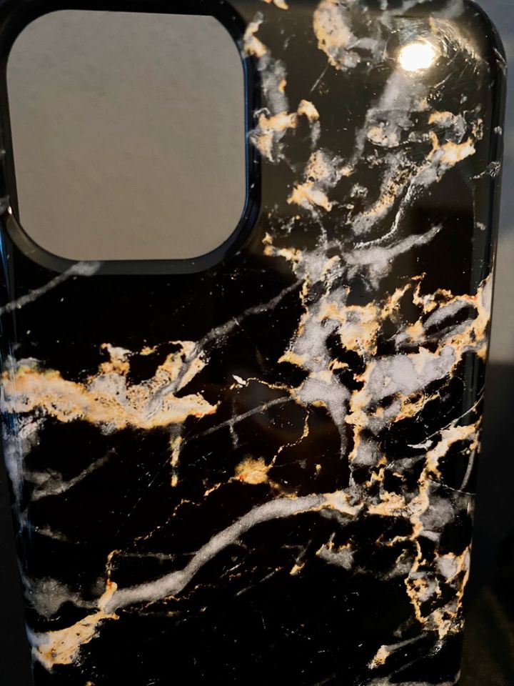 Burga Handyhülle iPhone 11 Pro in Geisenfeld