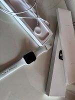 Apple Watch SE 40mm mit Zubehör nur 1 Jahr alt!!! Nordrhein-Westfalen - Höxter Vorschau