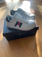 Sneaker/ Turnschuhe Tommy Hilfiger Größe 33 Nordrhein-Westfalen - Witten Vorschau