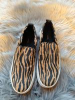 Slipper Schlangenmuster Schlupfschuhe Größe 37 Saarland - St. Ingbert Vorschau