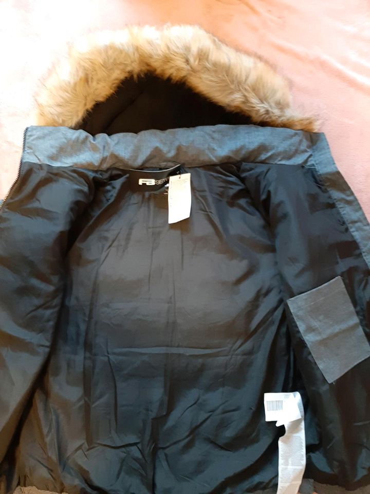 Neue und ungetragene Winterjacke, sehr warm in Hamburg