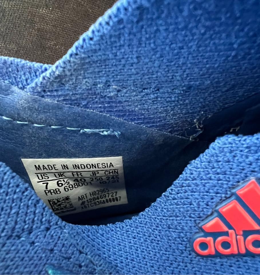 Adidas Predator EDGE 1 Fußballschuhe mit Metallstollen in Köln