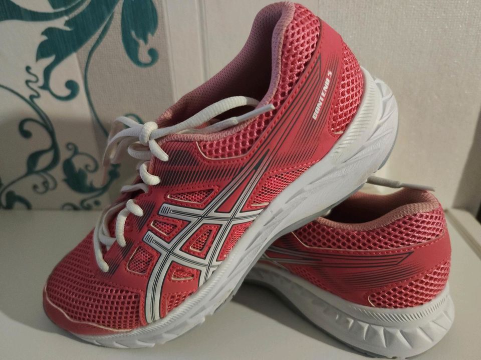 Asics Hallenschuhe Gr. 38 in Wölfersheim