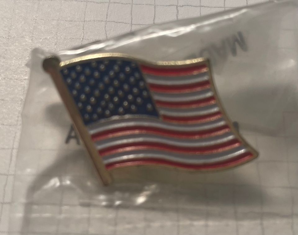 Amerika Flagge Fahne Pin Anstecknadel Button in Püttlingen