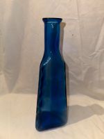 Vase blau aus Glas in dreieckiger Form Nordrhein-Westfalen - Rees Vorschau