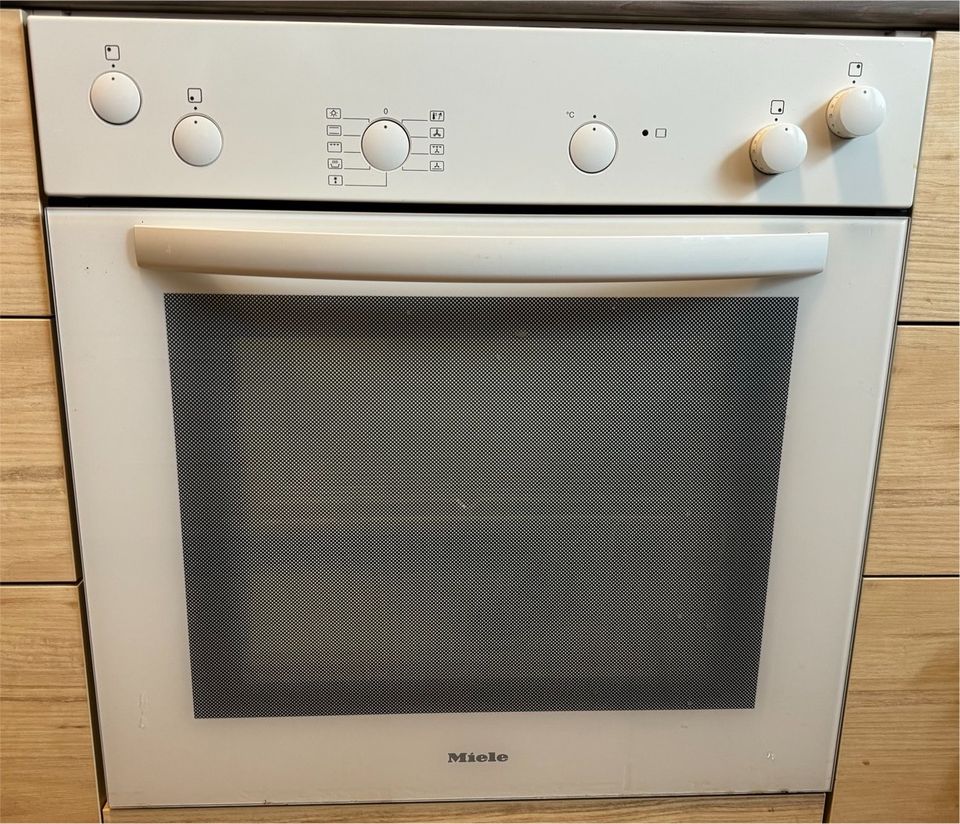 Miele Backofen mit Ceranfeld in Mülheim (Ruhr)