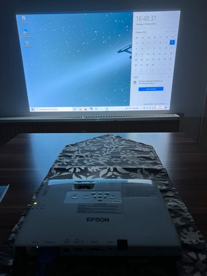 Epson EB-1760W Mobiler Beamer in Frankfurt am Main