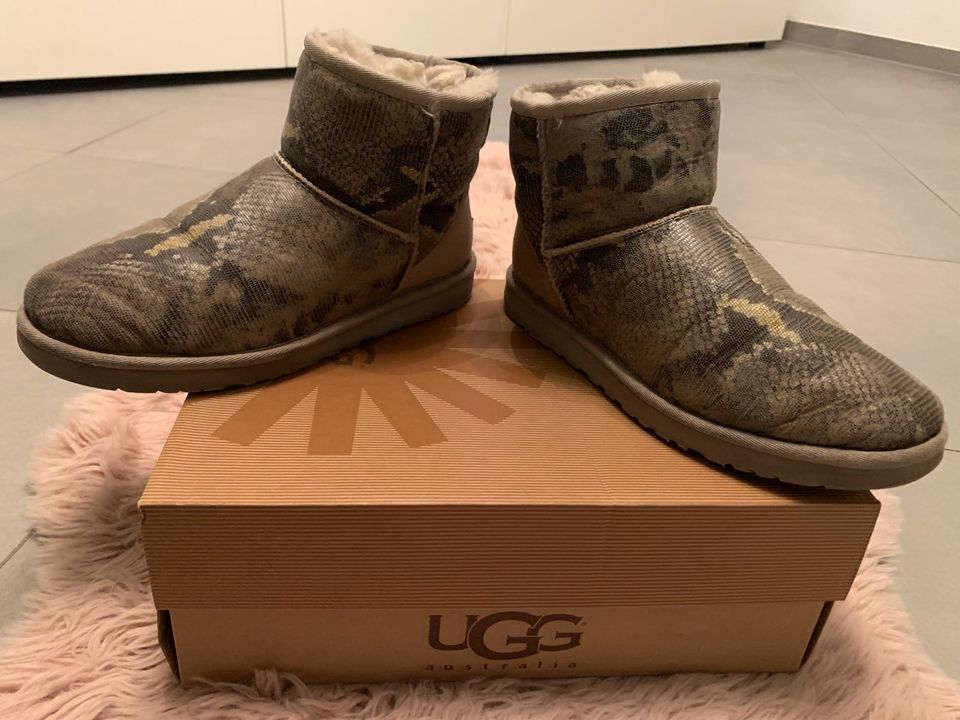 UGG Classic Mini Snake beige Gr. 38 in Dortmund