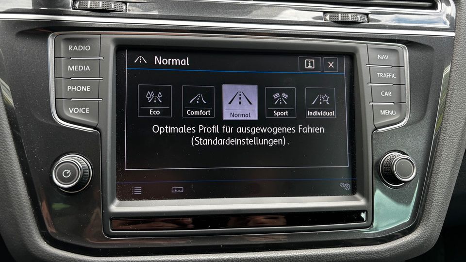 Volkswagen Tiguan RLine  2,0 TSI  DSG 4MOTION ACC DCC. in Denzlingen