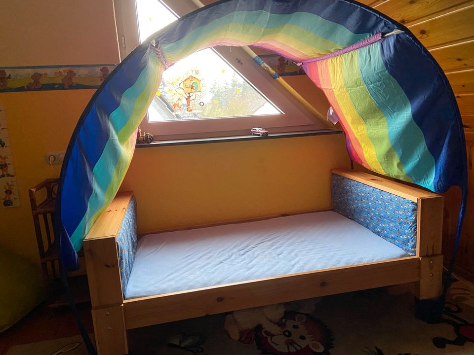 Ikea Kinderbett mit Regenbogenhimmel in Kassel