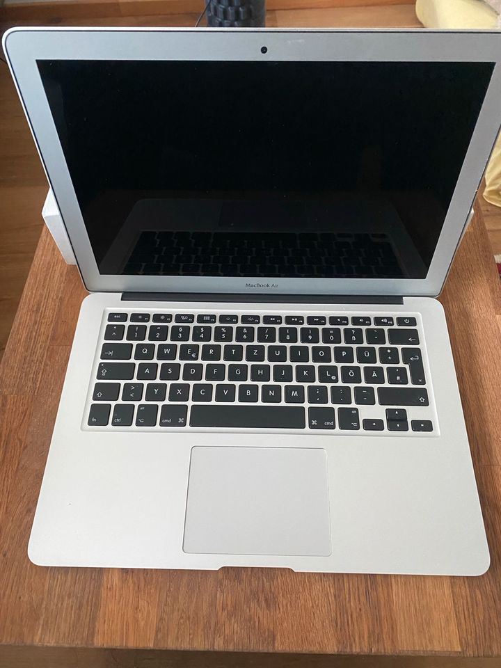 Apple Mac Book Air 2015 A 1466 in Bremen