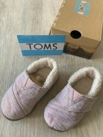 Mädchen Hausschuhe rosa Glitzer von TOMS in Größe 23 Niedersachsen - Seevetal Vorschau