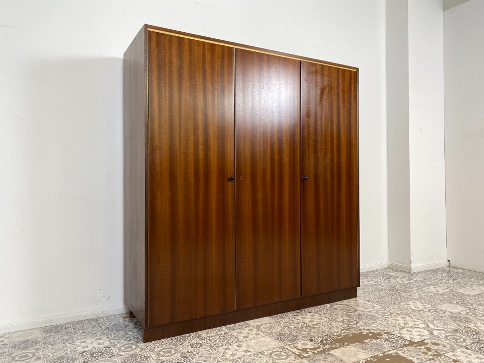 WMK Minimalistischer und sehr geräumiger Retro Kleiderschrank mit perfekter Aufteilung # Schrank Wäscheschrank Schlafzimmerschrank Wardrobe Garderobe 50er 60er Mid-Century Vintage # Lieferung möglich in Berlin