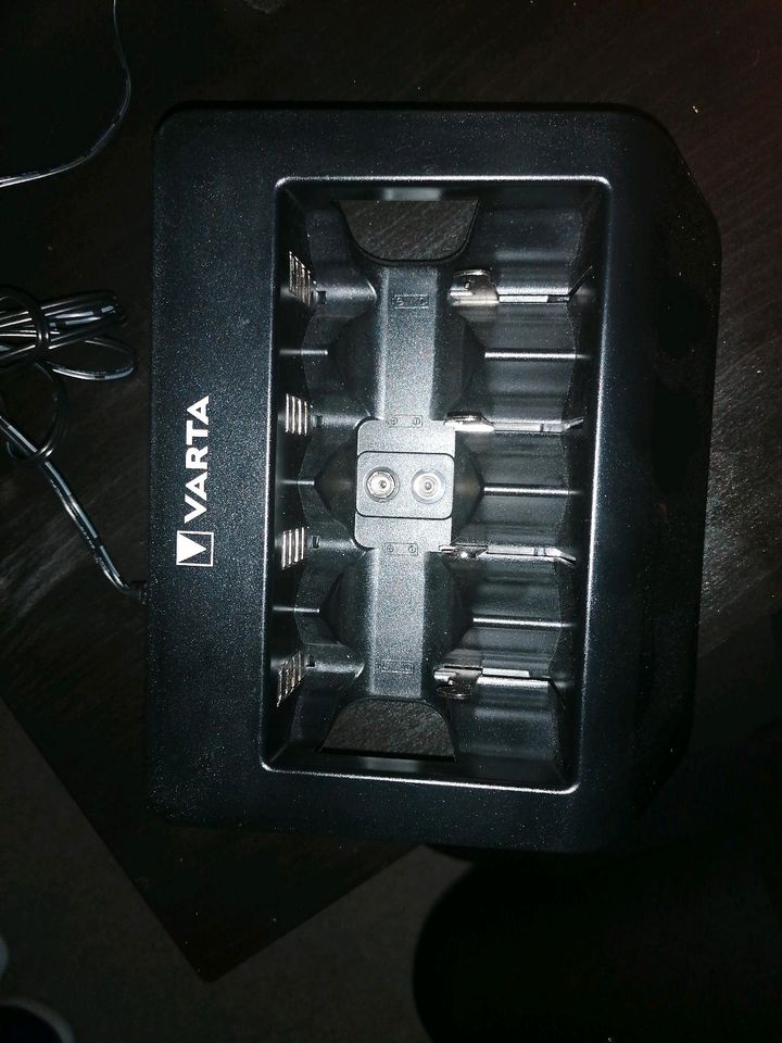 Varta Universal Charger+ Type 57688 in Hardegsen