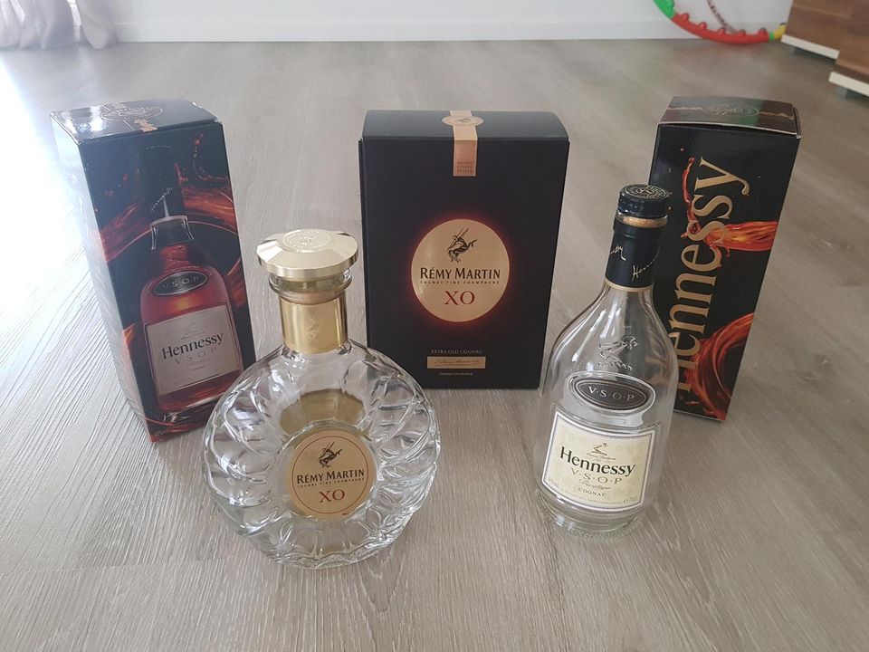 Hennessy und remy Martin xo Verpackung und Flasche in Riedenburg