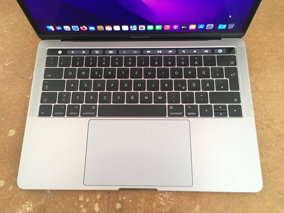 Macbook Pro 13 3,1Ghz 8GB 256GB i5 2017 2018 Touchbar NEUW! in Berlin