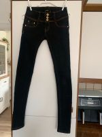 Neuwertig Damen Stretch Jeans Hose Justy Gr. 36 goldene Knöpfe Nordrhein-Westfalen - Bad Laasphe Vorschau