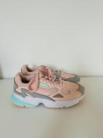 Adidas Schuhe , 2 Paar, Größen 39 1/3 und 40 Hessen - Baunatal Vorschau