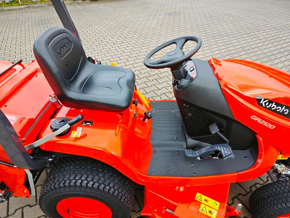 Kubota GR 2120 R Rasentraktor Diesel Garten Allrad in Eging am See