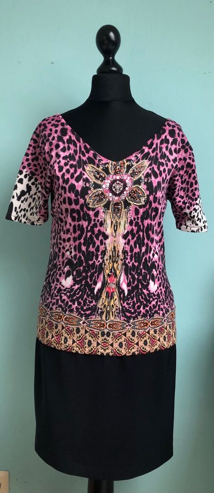 T-Shirt mit Pailletten Glitzersteinen Leoprint Optik pink schwarz in Monschau