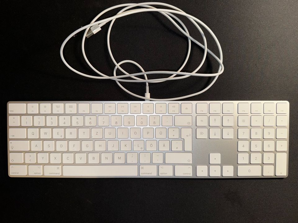 Apple Magic Keyboard in Kalefeld