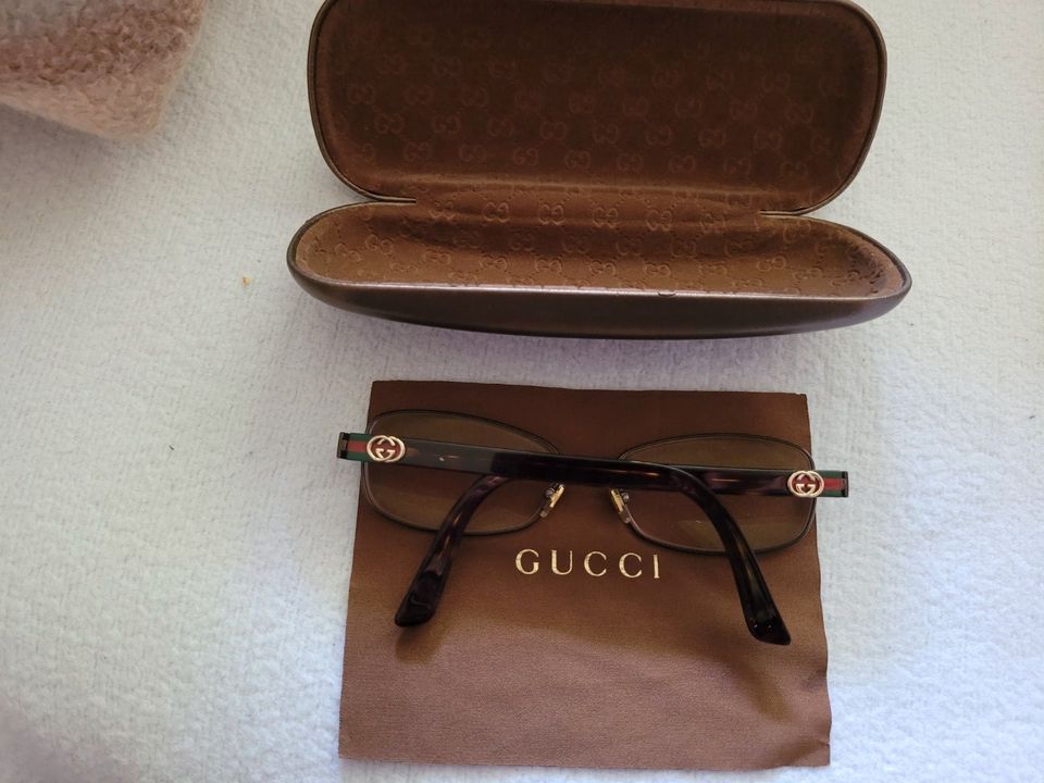 Gucci Brille mit Brillentuch und -etui, sehr schön in Bielefeld