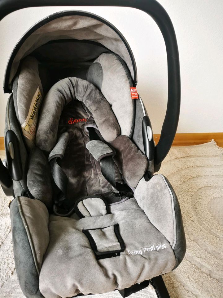 Recaro Kindersitz Autoschale Babyschale ISO Fix Station in Norderstedt