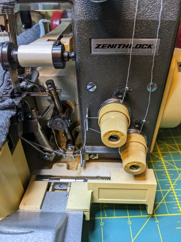 Zenithlock 303,  3 Fahden Overlock in Freiburg im Breisgau