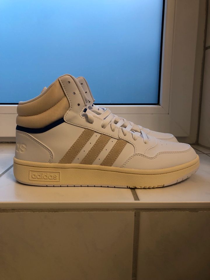 Adidas Sneaker Hoops 3.0 Mid weiß beige NEU und OVP Größe 42 2/3 in Hamburg