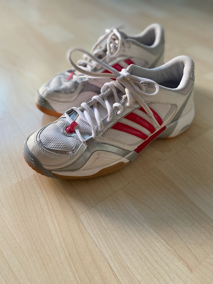 Adidas Schuhe Damen 38 2/3 (Gr. 5 1/2) in Erlangen