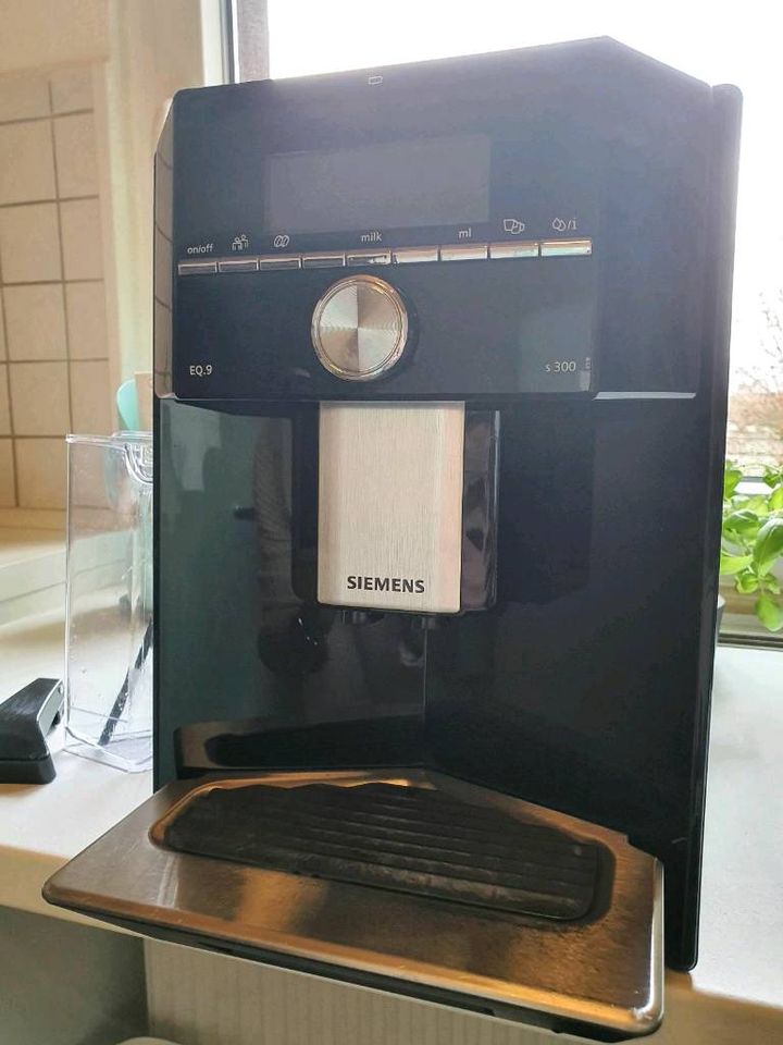 Siemens EQ.9 s300 Kaffeevollautomat in Allendorf