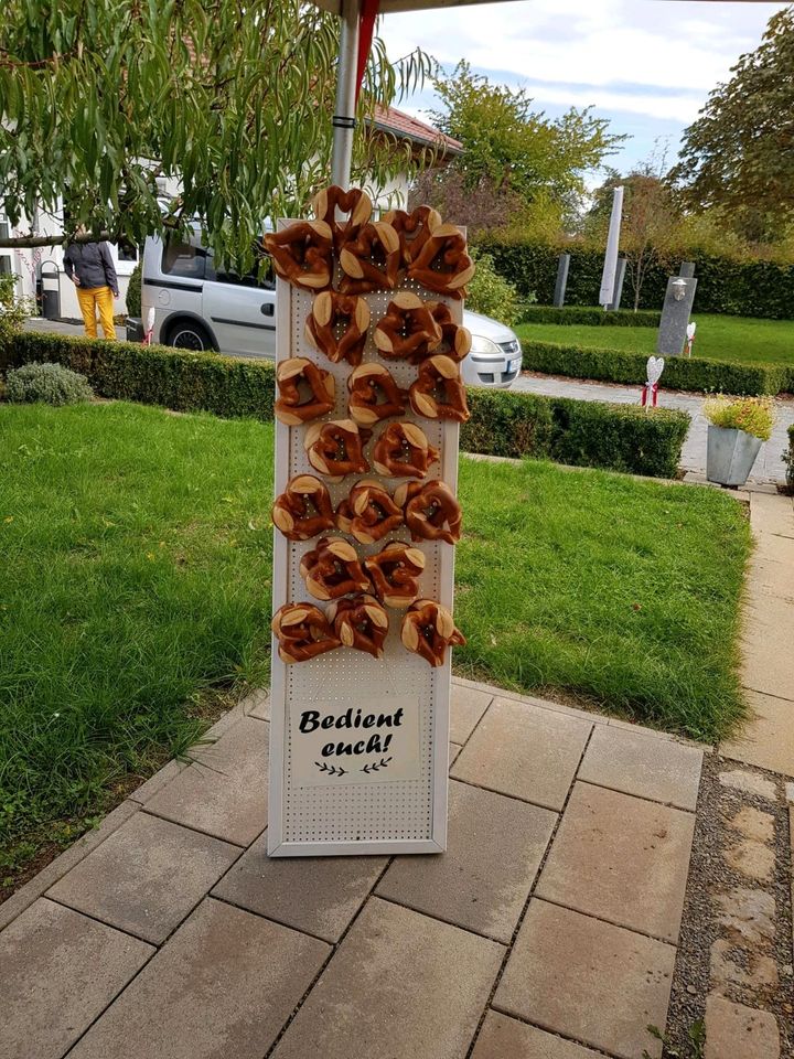 Donutwall Donutbars Donuthalter Hochzeit Geburtstag Feier Deko in Keltern