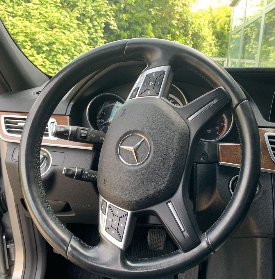 Mercedes-Benz E 220 CDI Blueficen*ELEGANCE*VOLLEDER*XENON*NAVI in Viersen