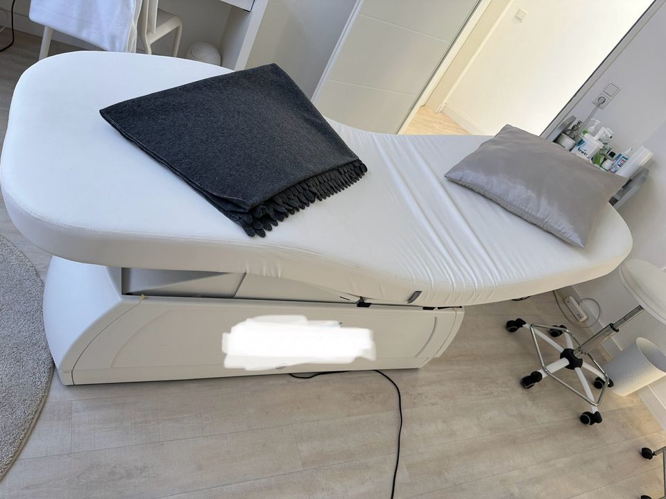 Kosmetik-/Massageliege der Firma IONOTO COMED in Bremen