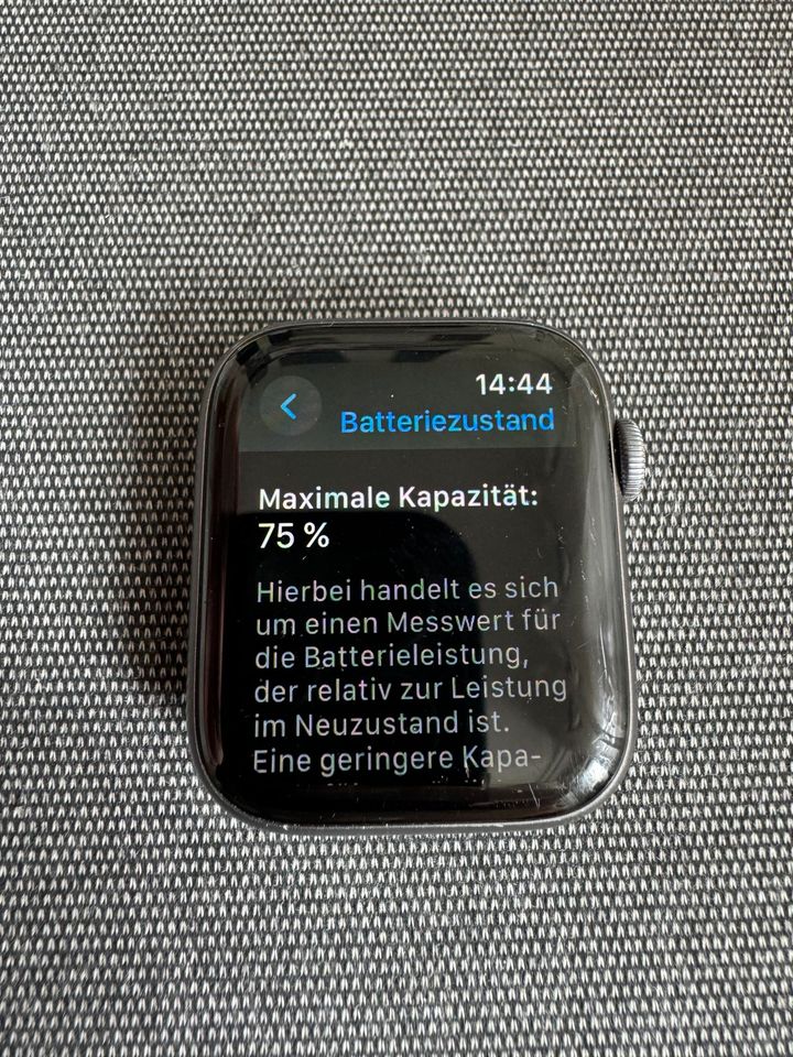 Apple Watch Series 4 Nike Edition 44mm Cellular in Mudersbach